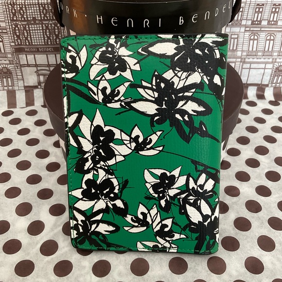 Henri Bendel Passport Cover - Picture 2 of 9